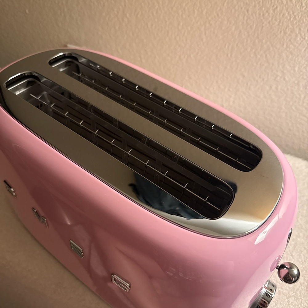 SMEG Pink Toaster 4-slice BRAND NEW with Box - Picture 5 of 5